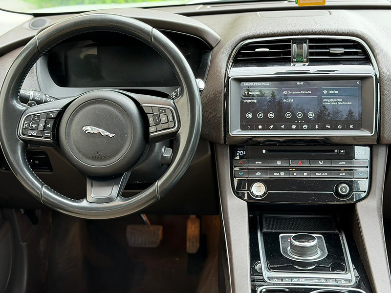 Jaguar F-Pace 20d AWD Prestige Aut. — photo 13