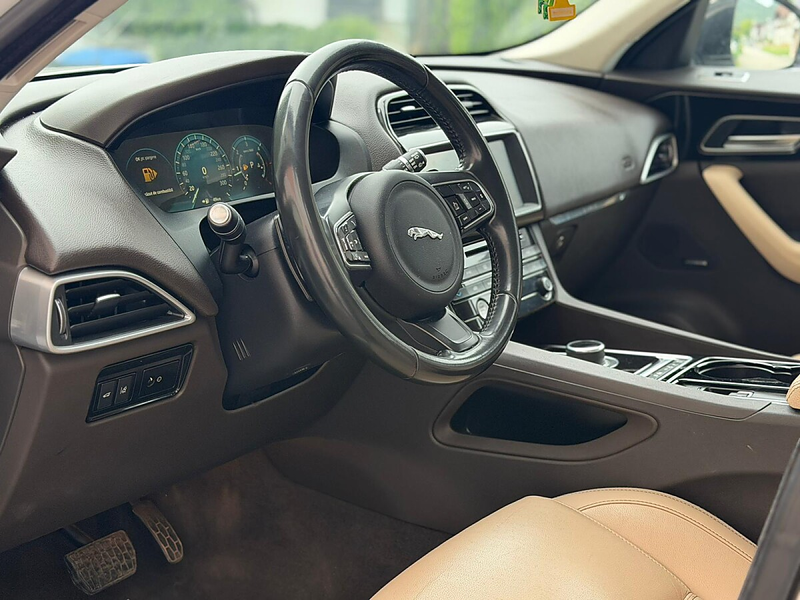 Jaguar F-Pace 20d AWD Prestige Aut. — photo 11