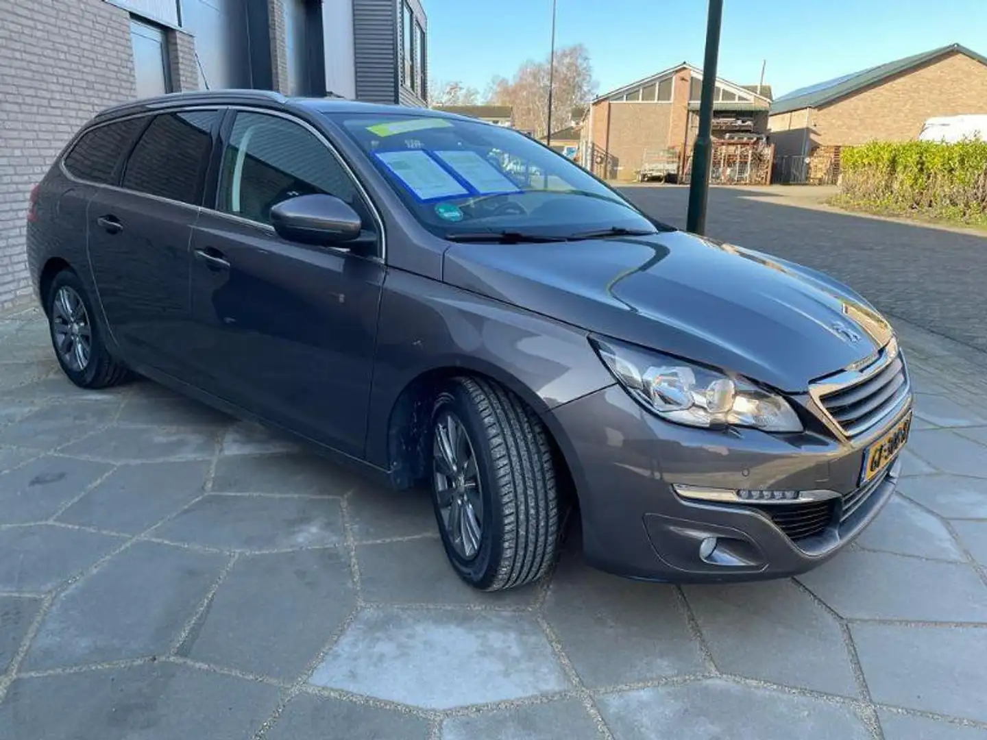 Peugeot 308 SW 1.2 VTi Style|Climate-Control|Pano-Dak|Dak-Rail Grijs - 2