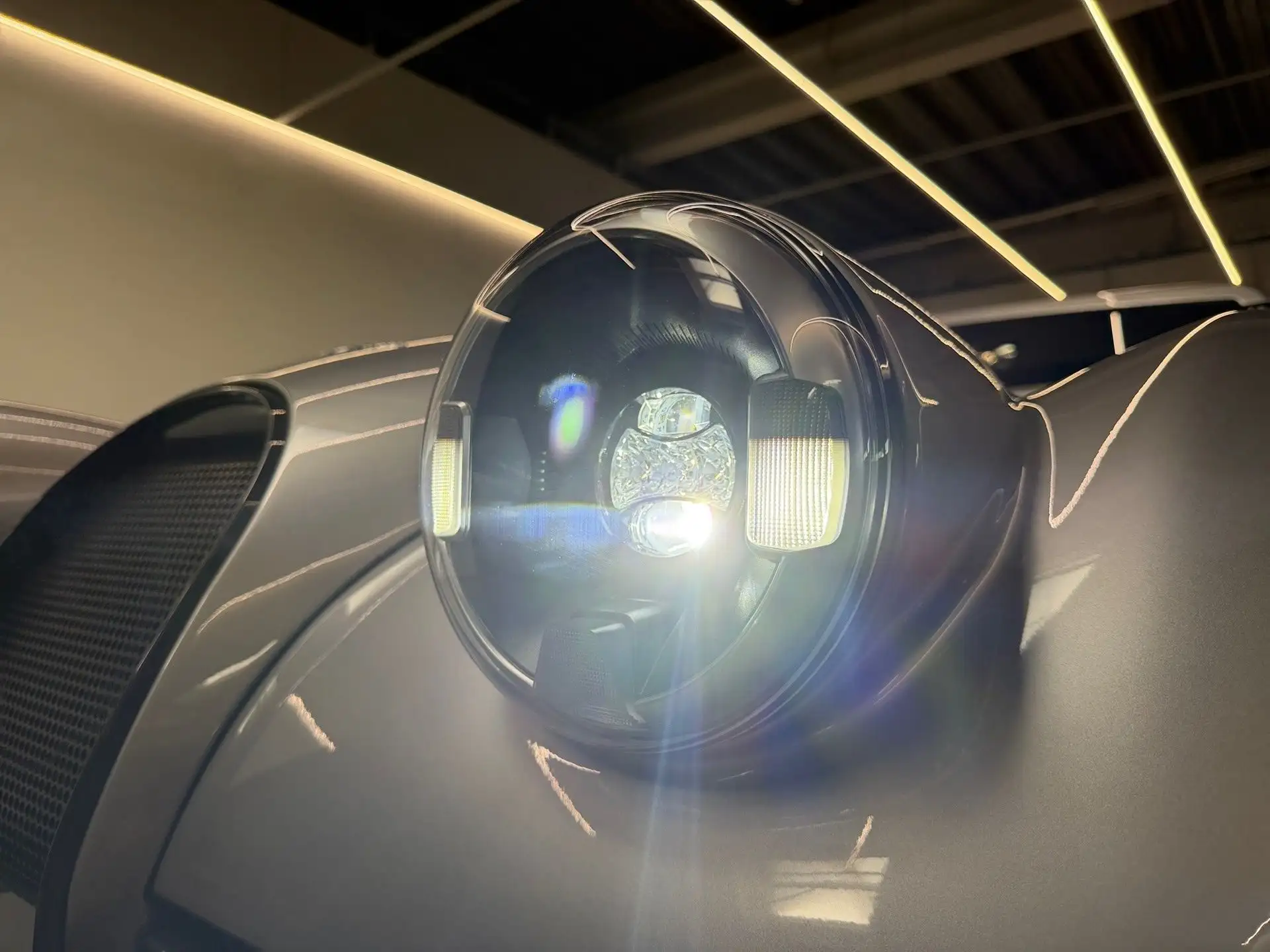 모건 Supersport 2026 은색 사진 8