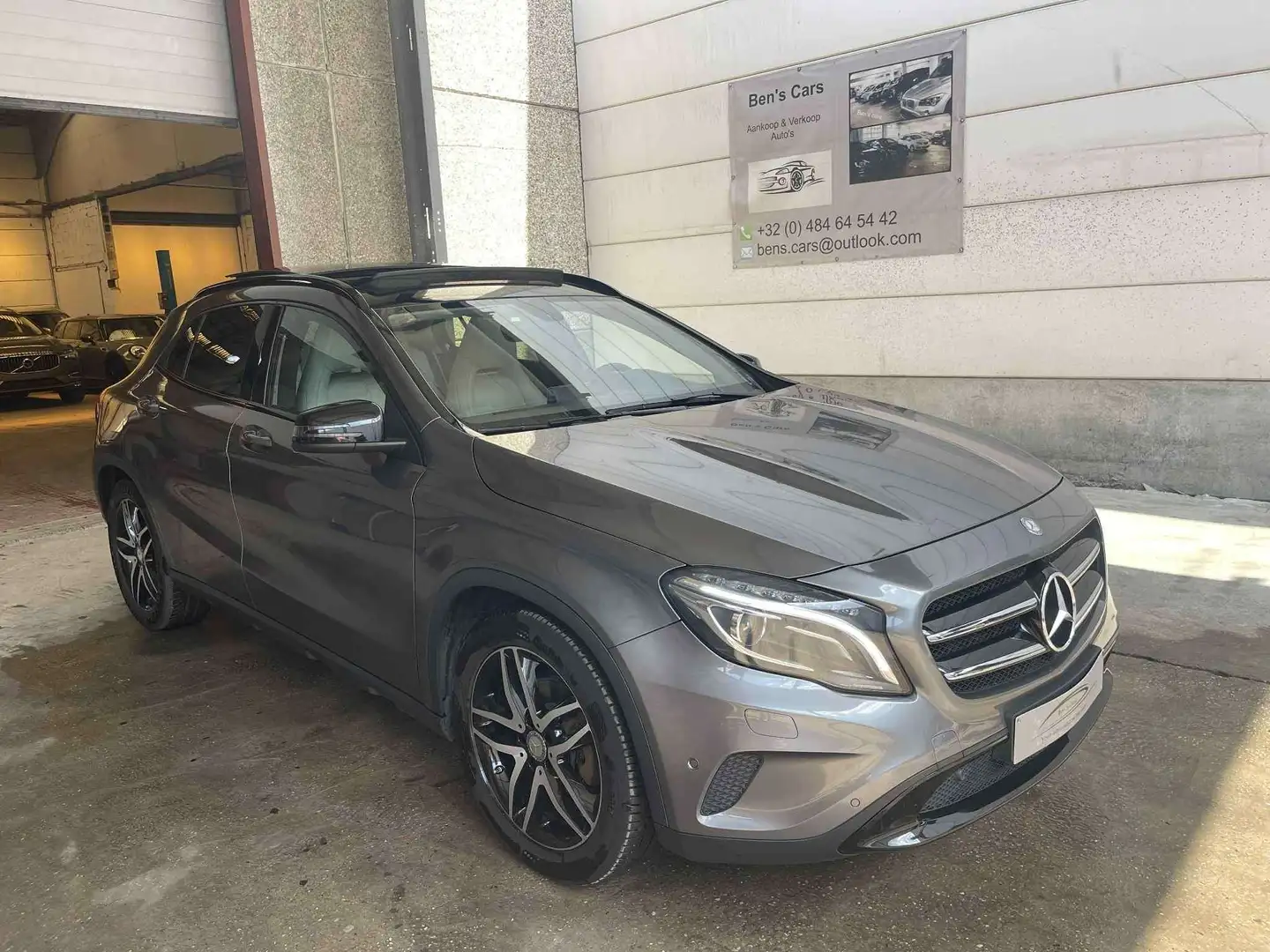 Mercedes-Benz GLA 200 Automaat *Panoramische Dak/GPS * Gris - 2