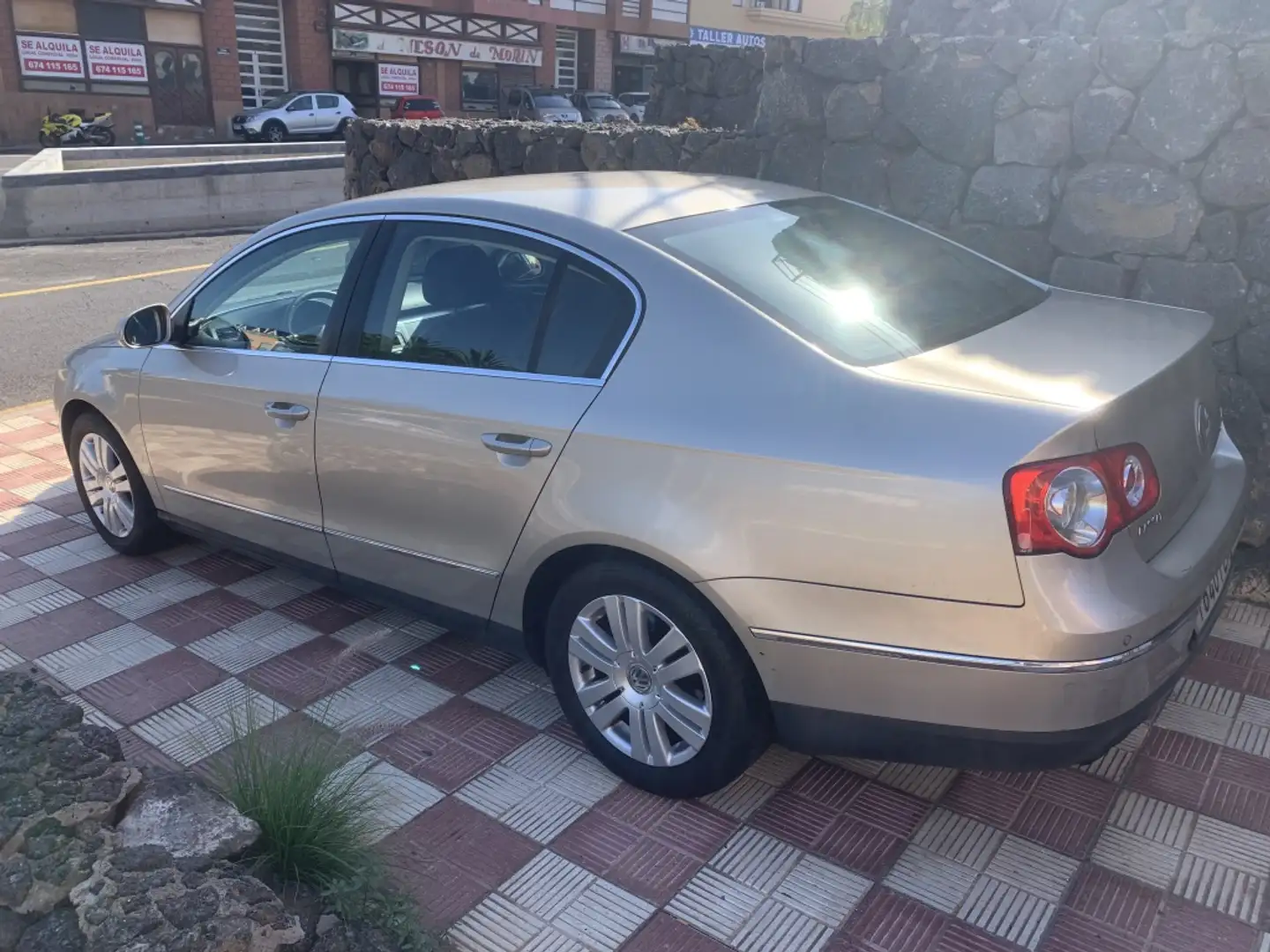 Volkswagen Passat 2.0TDI Highline DPF Beige - 2