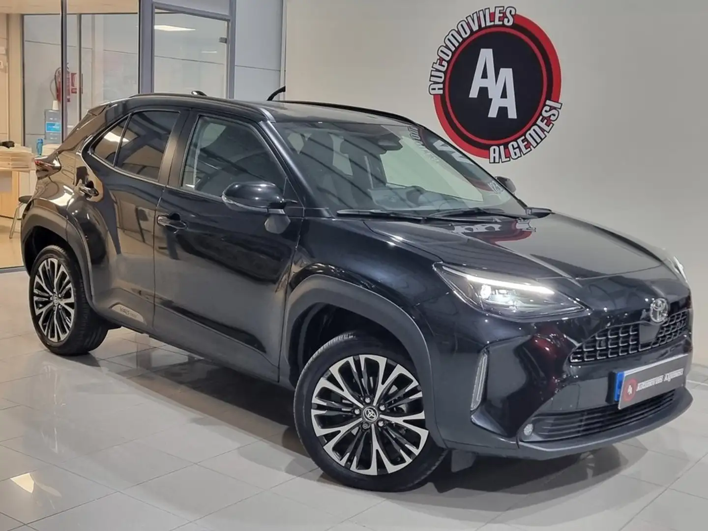Toyota Yaris Cross 1.5 130H Active Plus Schwarz - 1