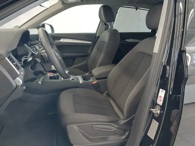 Audi Q5 view 10