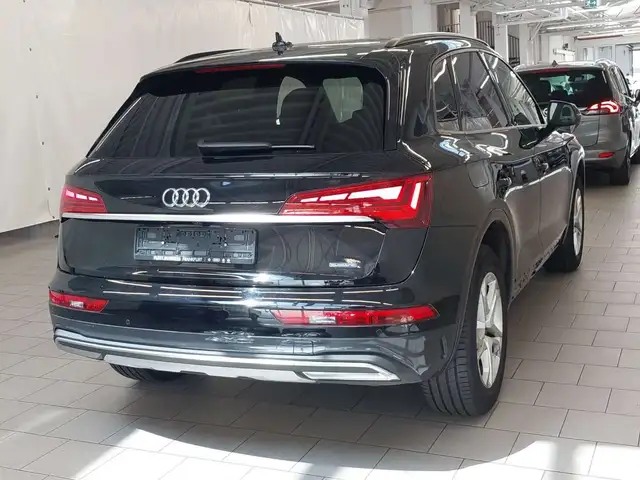 Audi Q5 view 3