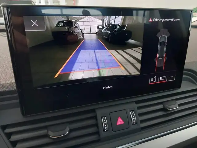 Audi Q5 view 14