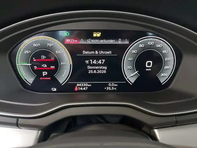 Audi Q5 view 12