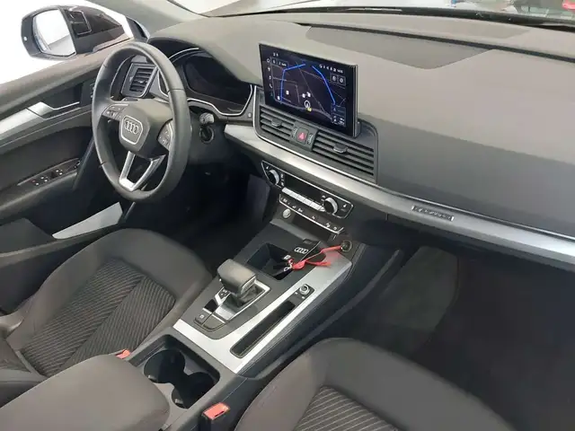 Audi Q5 view 9