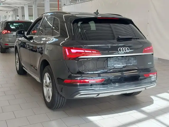 Audi Q5 view 4