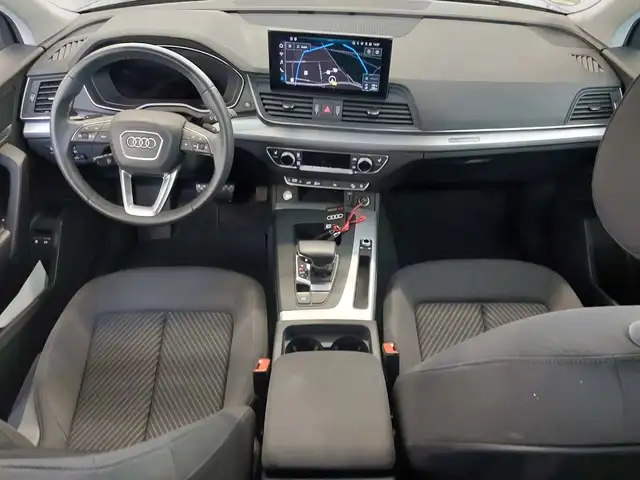 Audi Q5 view 11