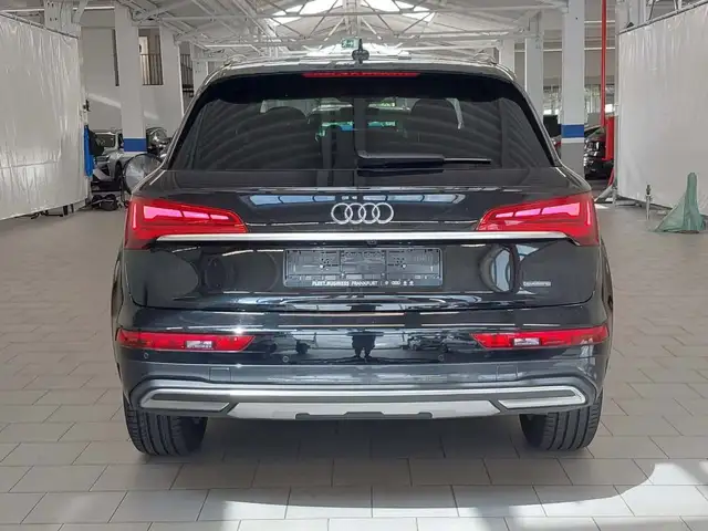 Audi Q5 view 5