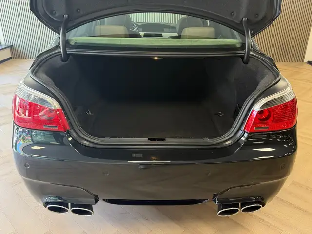 BMW M5 view 6