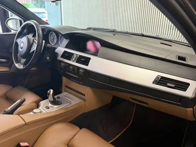 BMW M5 view 8