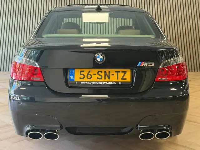 BMW M5 view 5