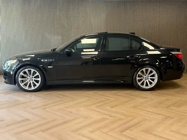 BMW M5 view 3