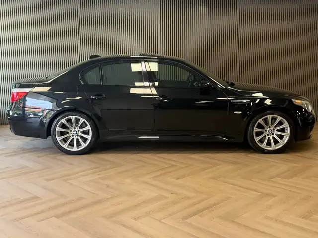 BMW M5 view 4