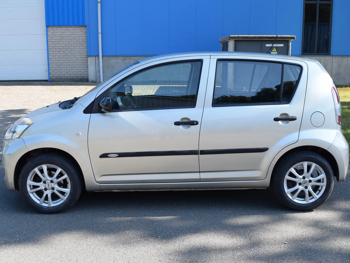 Daihatsu Sirion Sirion 1.0-12V Slim Béžová - 1
