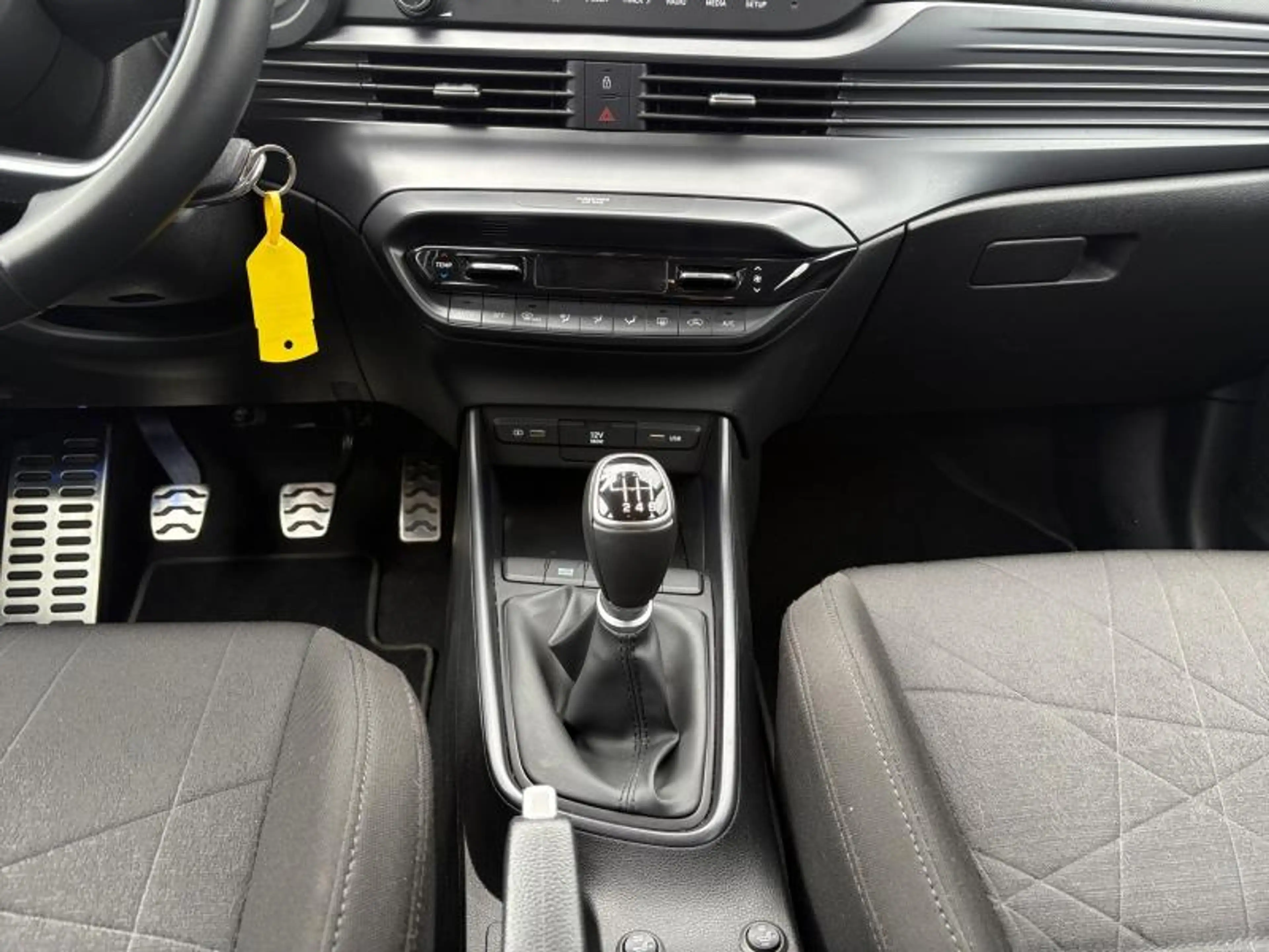 Hyundai BAYON Twist — photo 11