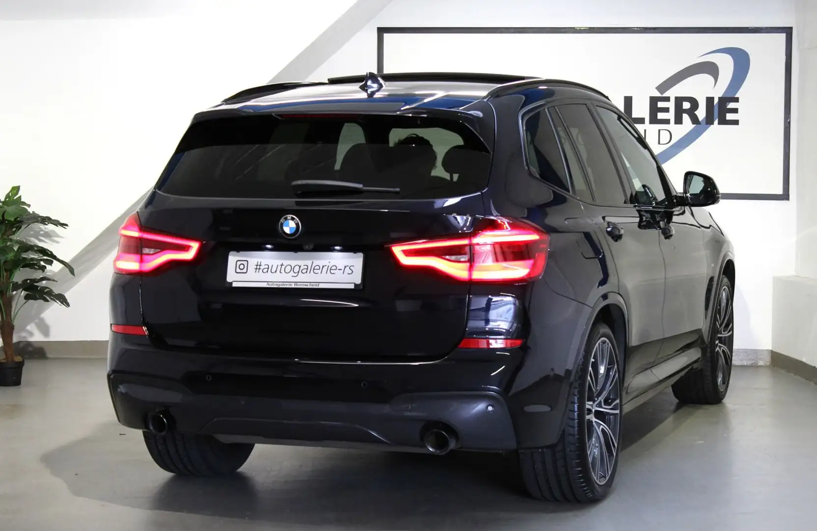 BMW X3 xDrive 20 i M Sport*LIVE*LEDER*360°*PANO*21´* Zwart - 2