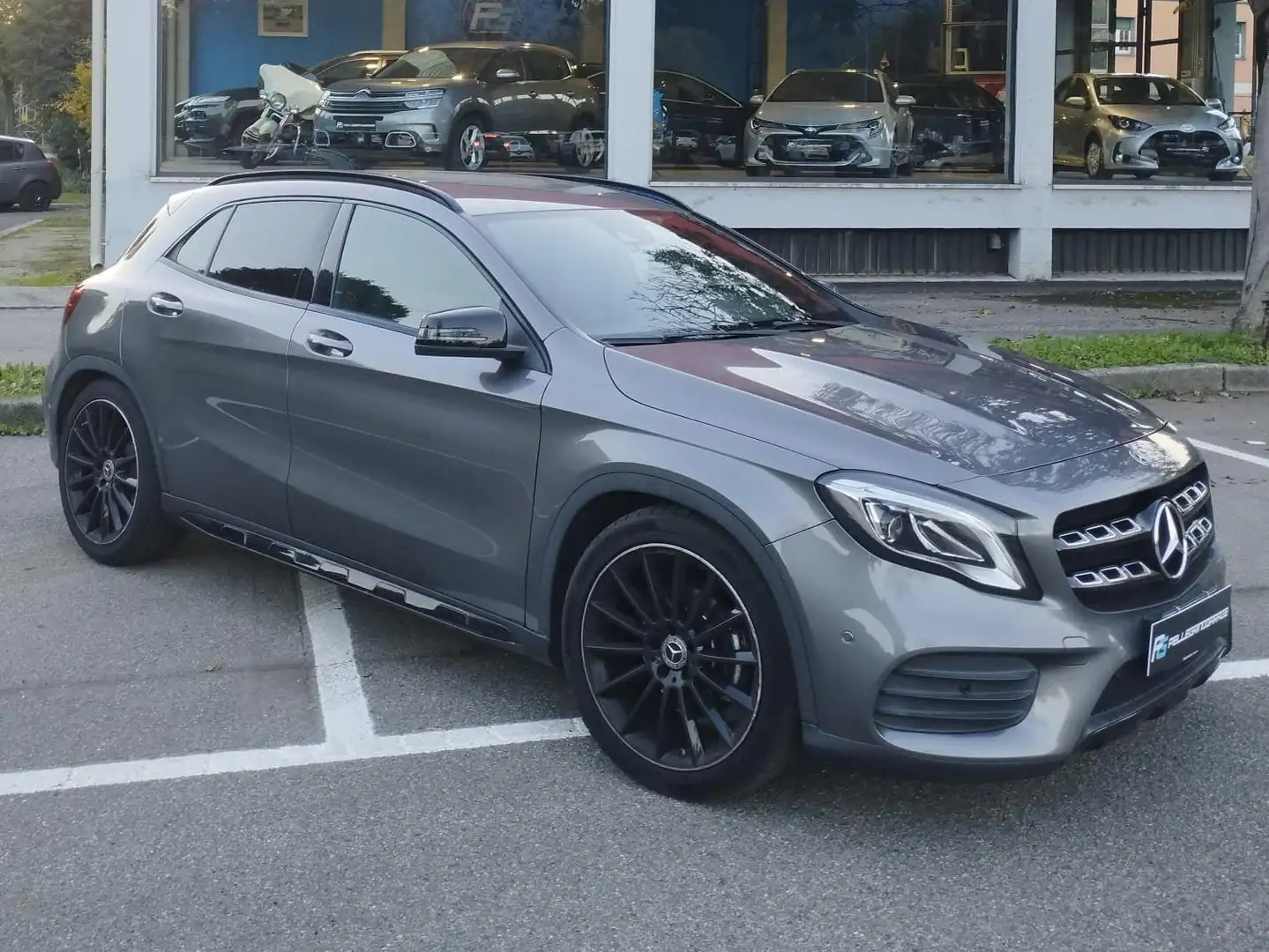 Mercedes-Benz GLA 200 d Executive auto Grigio - 2