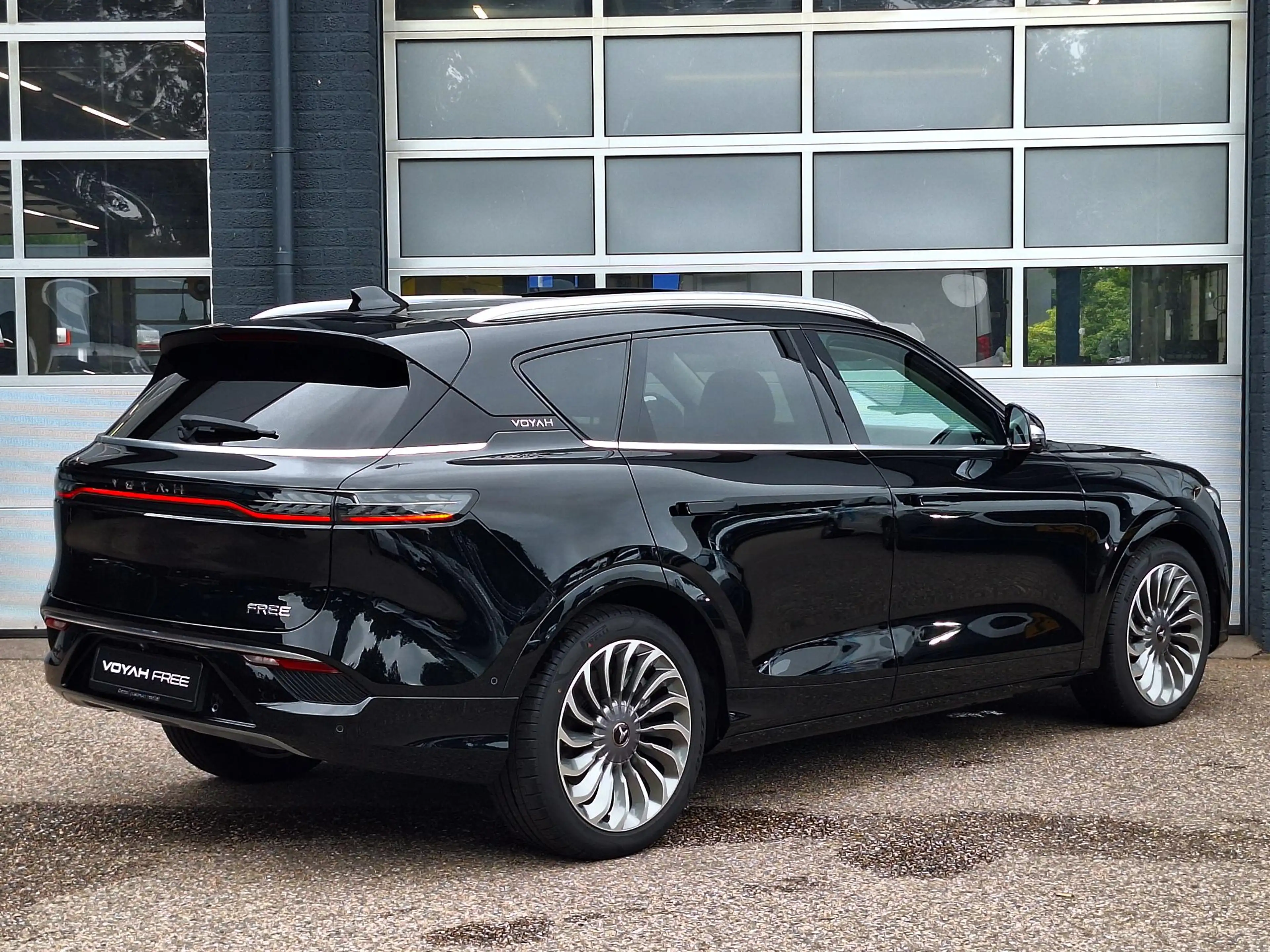 Voyah Free Business Edition 4WD 106 kWh | Schuifdak | Luchtve — photo 3
