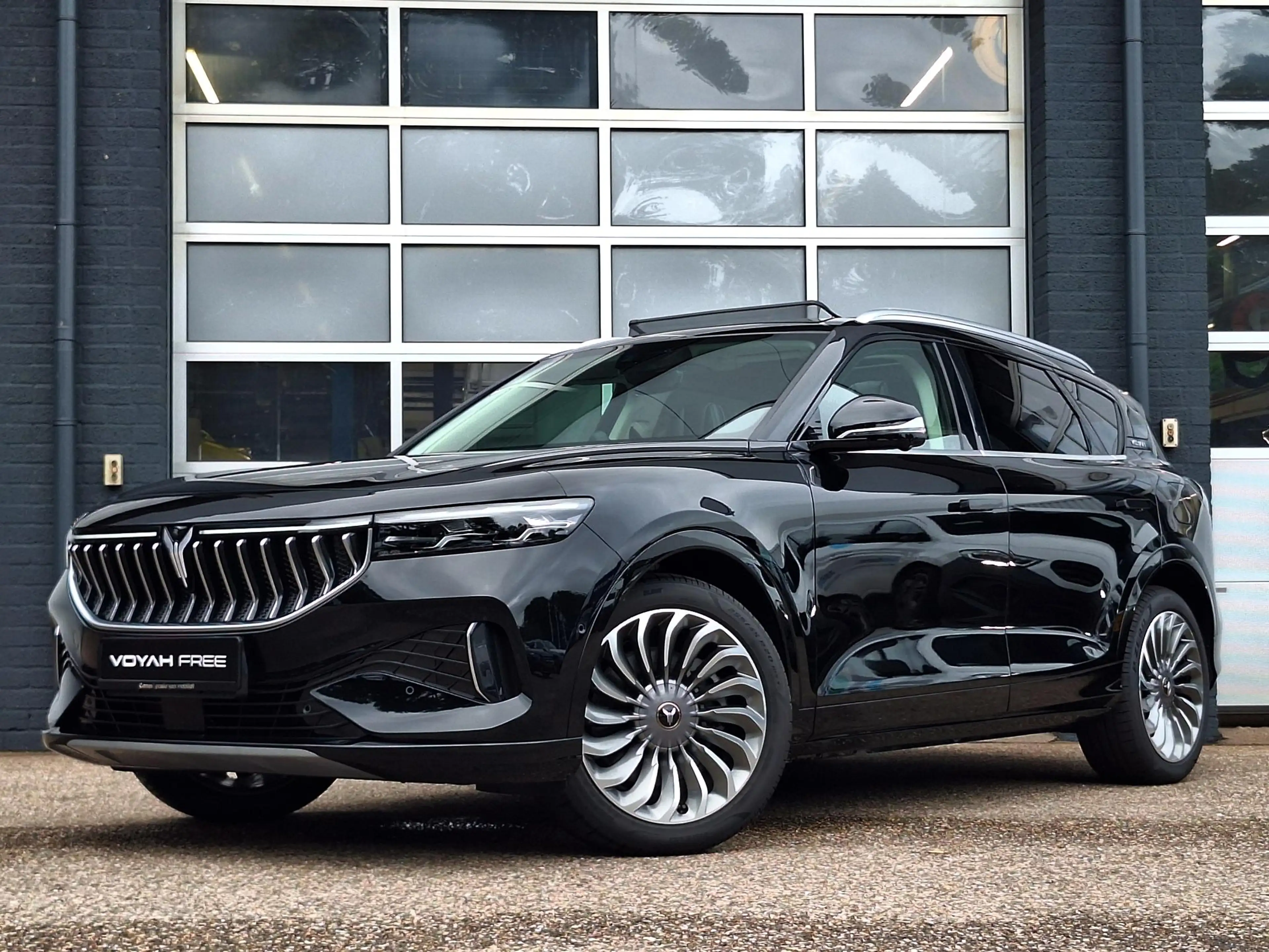 Voyah Free Business Edition 4WD 106 kWh | Schuifdak | Luchtve — photo 2