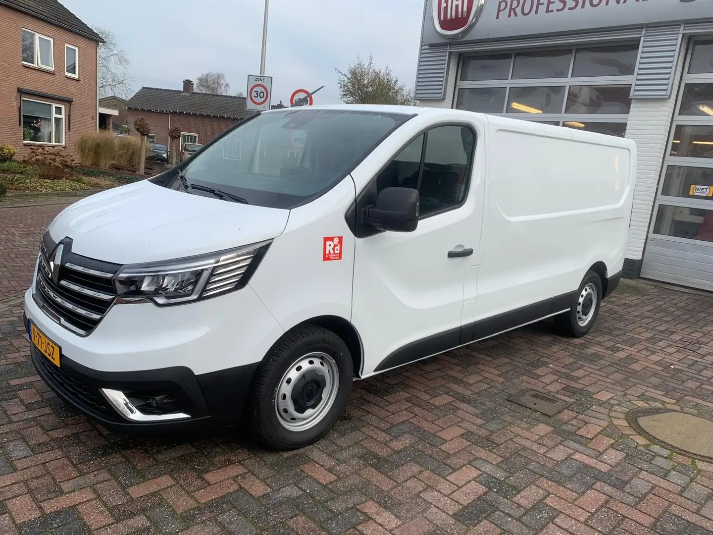 Renault Trafic 2.0 dCi 150 PK L2H1 Advance 10 Stuks op voorraad Wit - 2