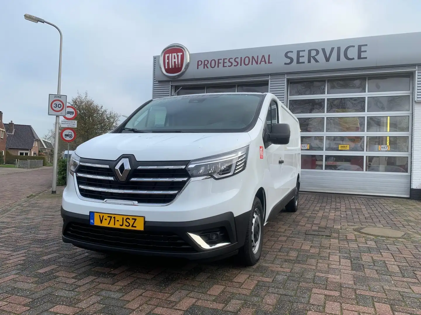 Renault Trafic 2.0 dCi 150 PK L2H1 Advance 10 Stuks op voorraad Wit - 1