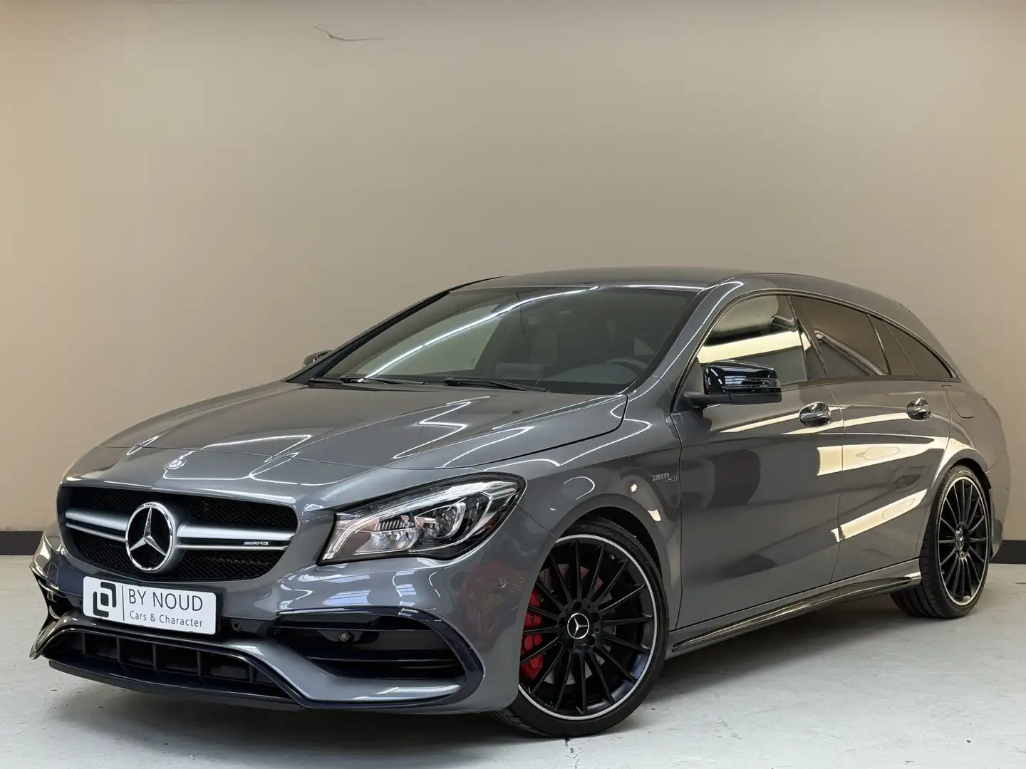 Mercedes-Benz CLA 45 AMG Shooting Brake 4MATIC, 380Pk, 2016, Dealer onderho Gris - 1