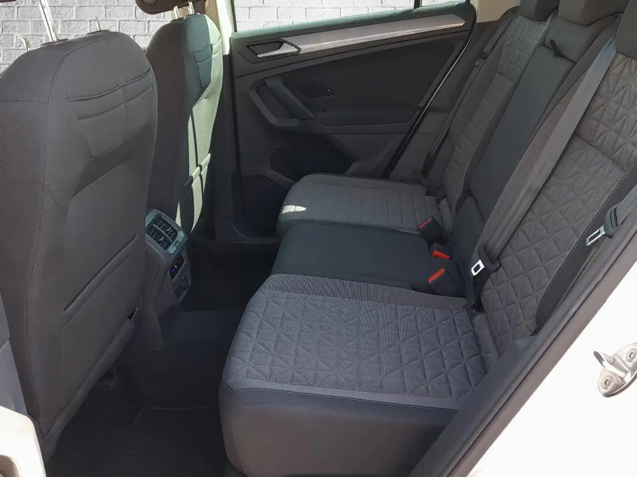 Volkswagen Tiguan Life 2,0 TDI AHK|NAVI|ACC|SHZ|CAM|LED 10