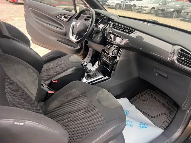 Citroen DS3 view 10