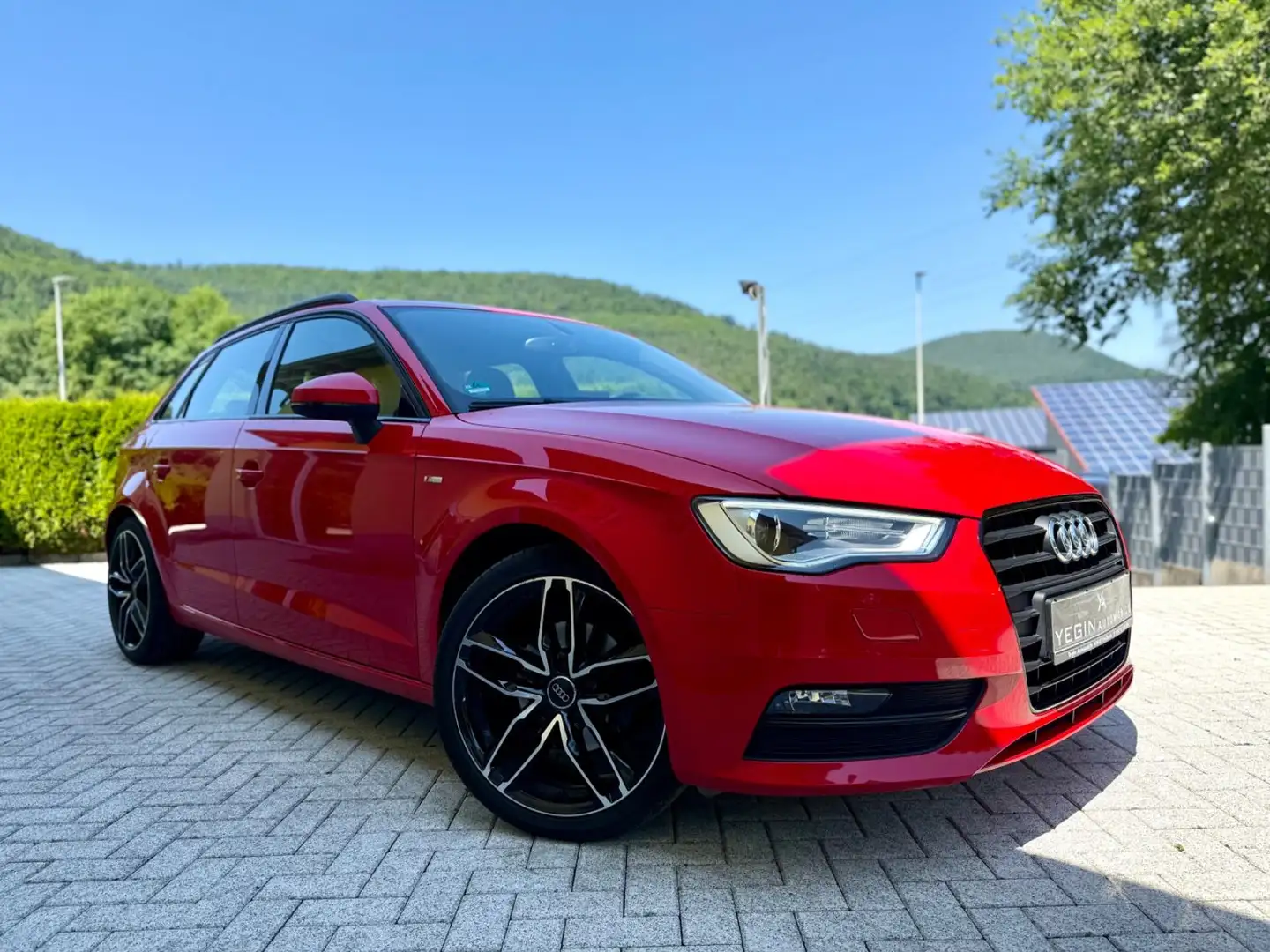 Audi A3 Sportback 1.4 TFSI S line-1.Hand-Xenon-AHK Rot - 1