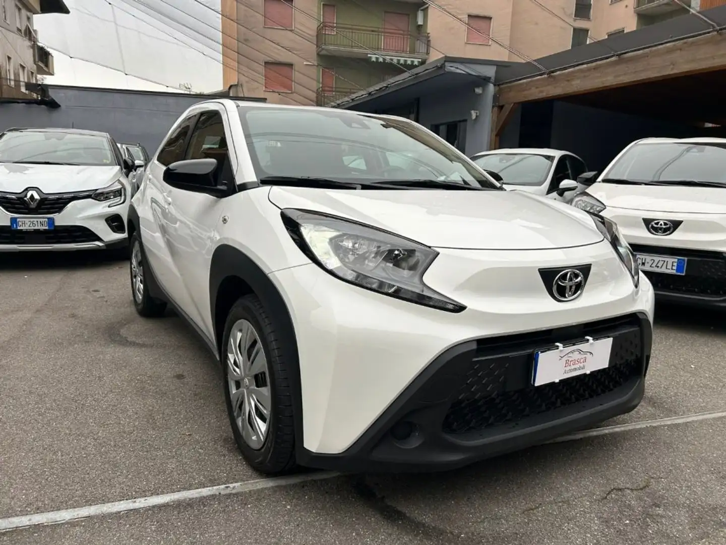 Toyota Aygo X 1.0 VVT-i 72 CV 5 porte Active *PREZZO PROMO* Bianco - 1