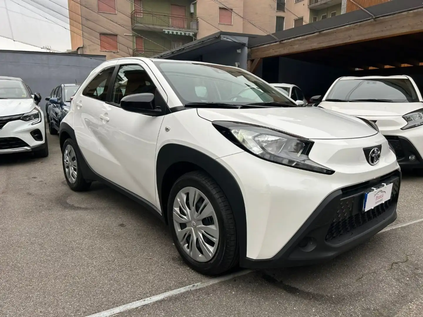 Toyota Aygo X 1.0 VVT-i 72 CV 5 porte Active *PREZZO PROMO* Bianco - 2