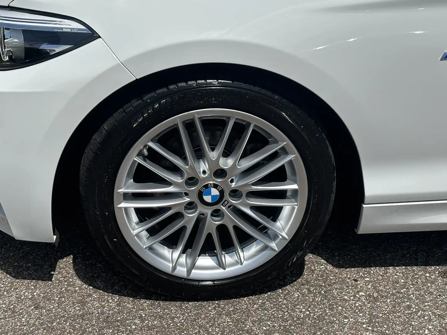 BMW 218 i M Sportpaket DAB LED Navi Bus. Tempomat Bílá - 2