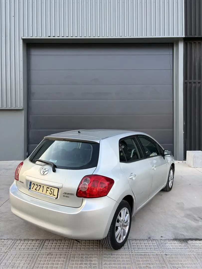 Toyota Auris 2.0D-4D Sol - 2
