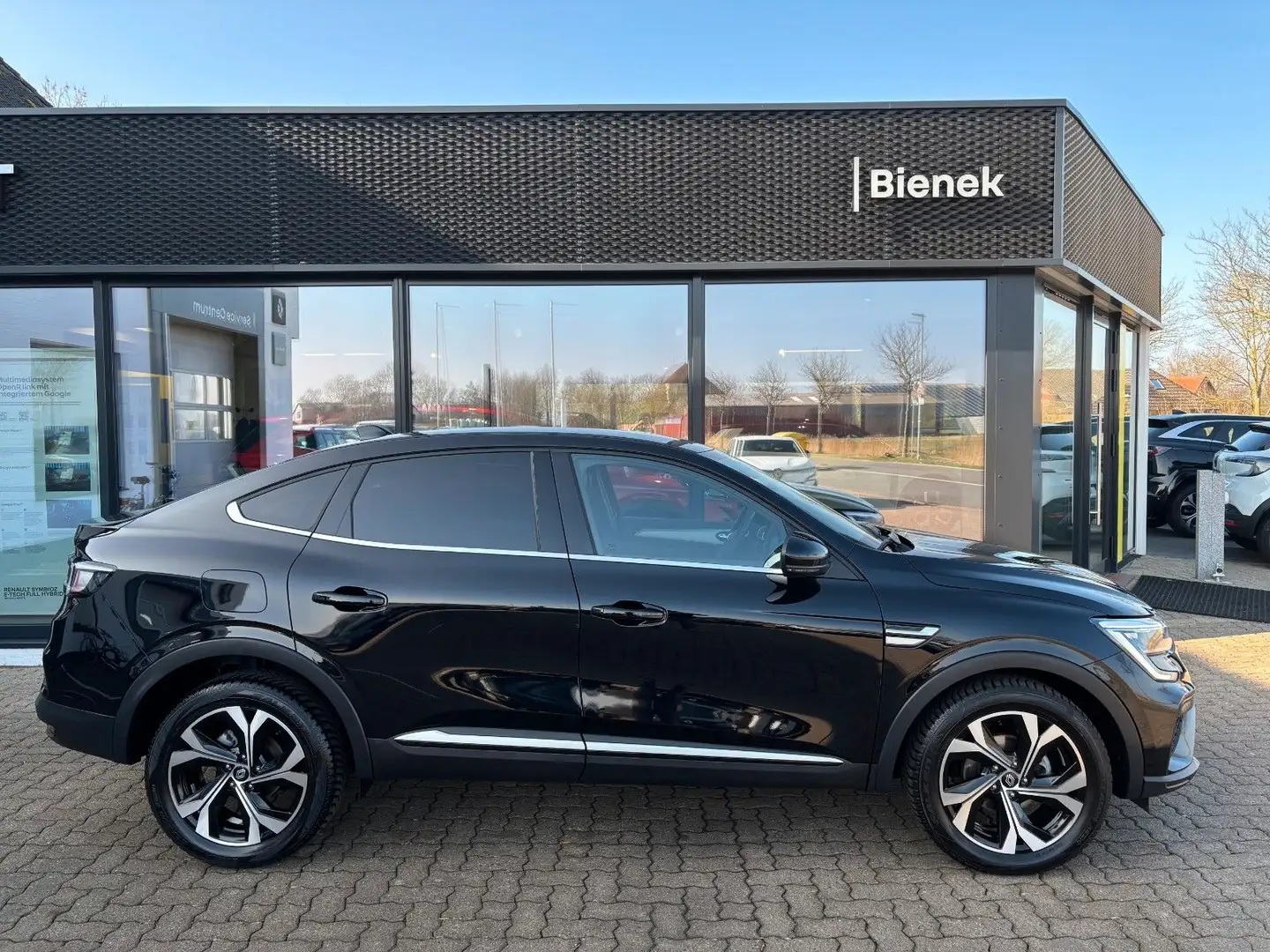 Renault Arkana Techno Mild Hybrid 140 EDC Facelift Schwarz - 1