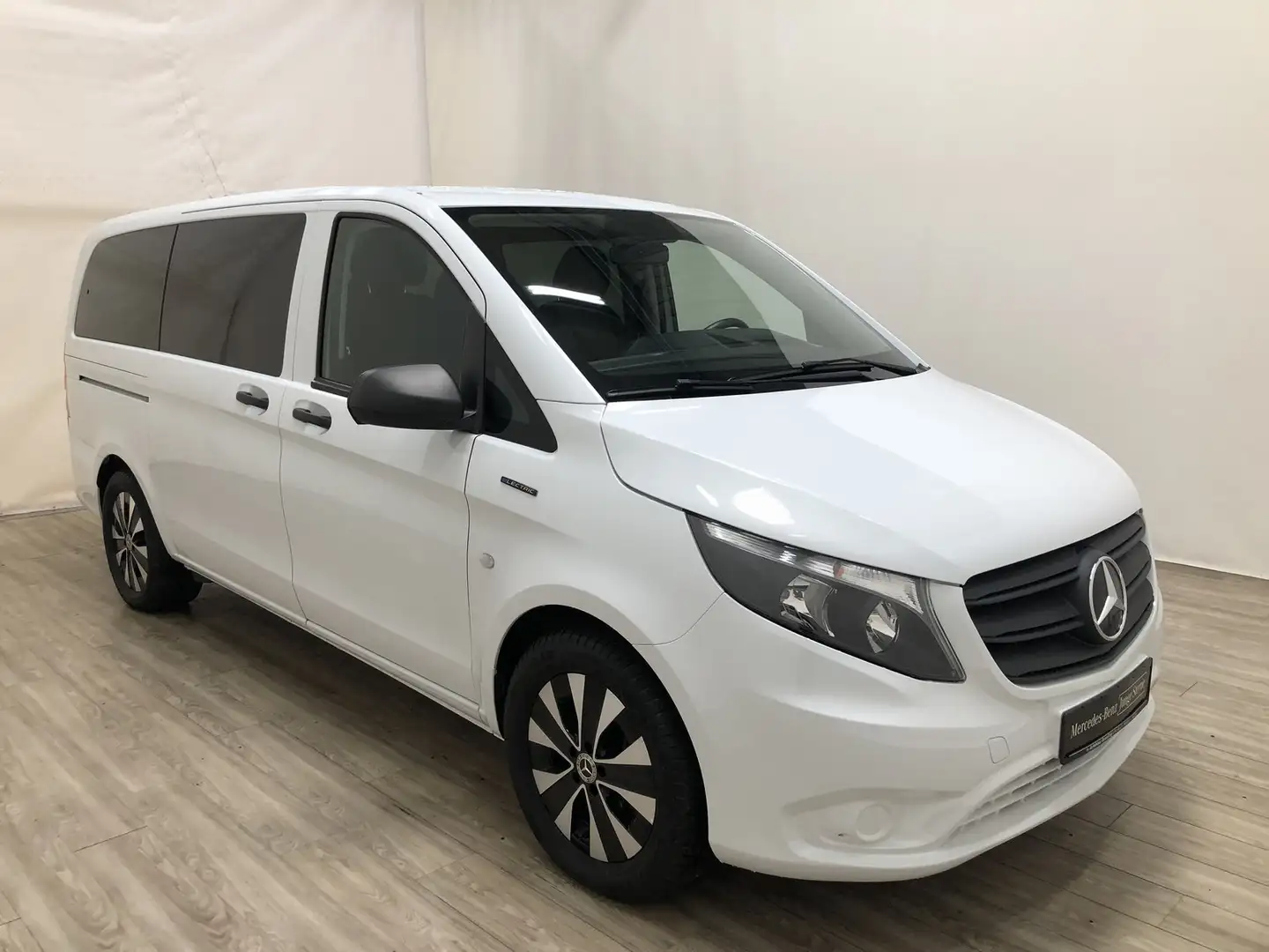 Mercedes-Benz eVito 129 Tourer Pro lang *8-Sitzer*Navi*Kamera* Blanc - 2