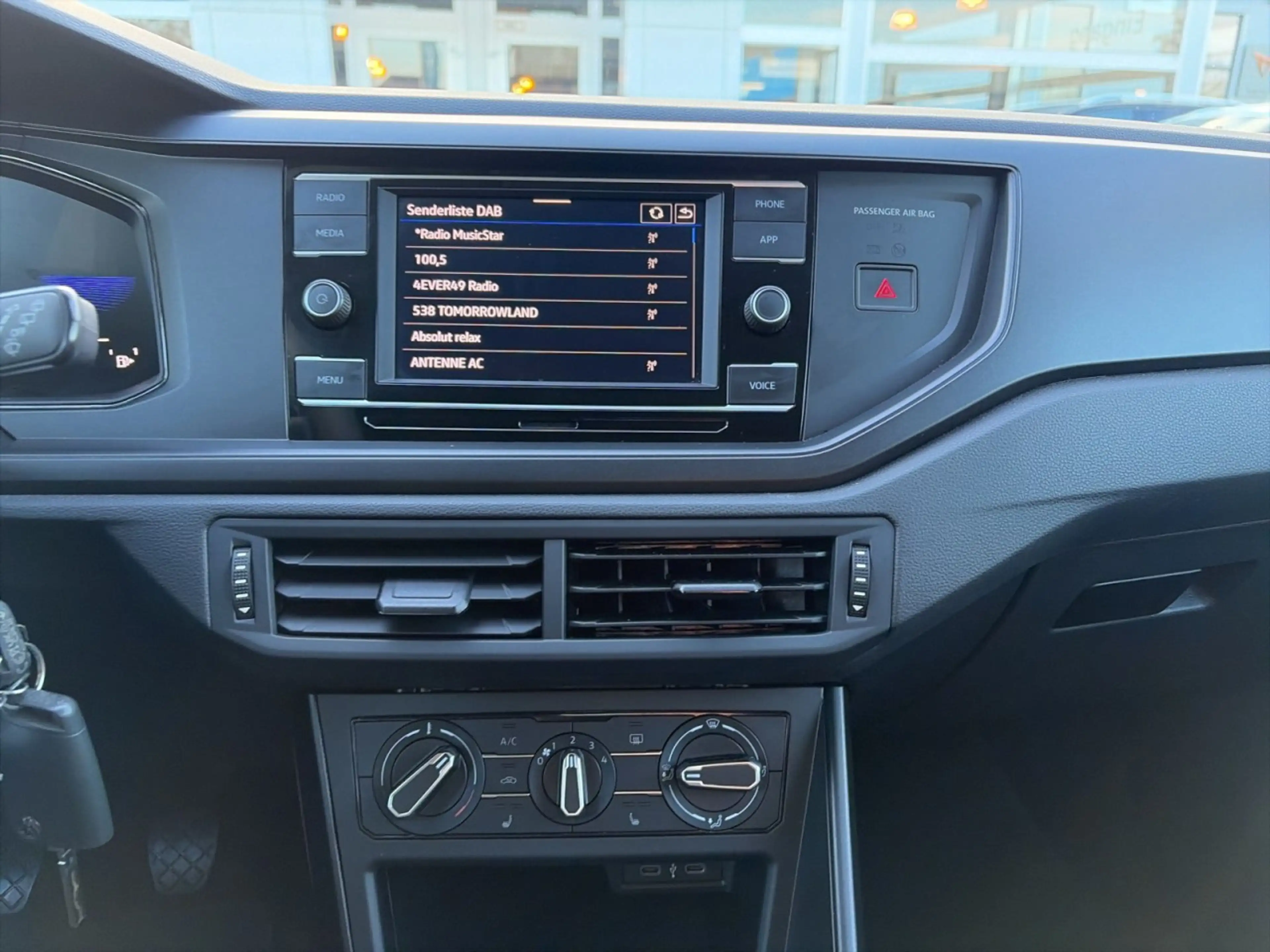 Volkswagen Taigo 1.0 TSI LED+Ganzjahresreifen Klima Einparkhilfe — photo 12