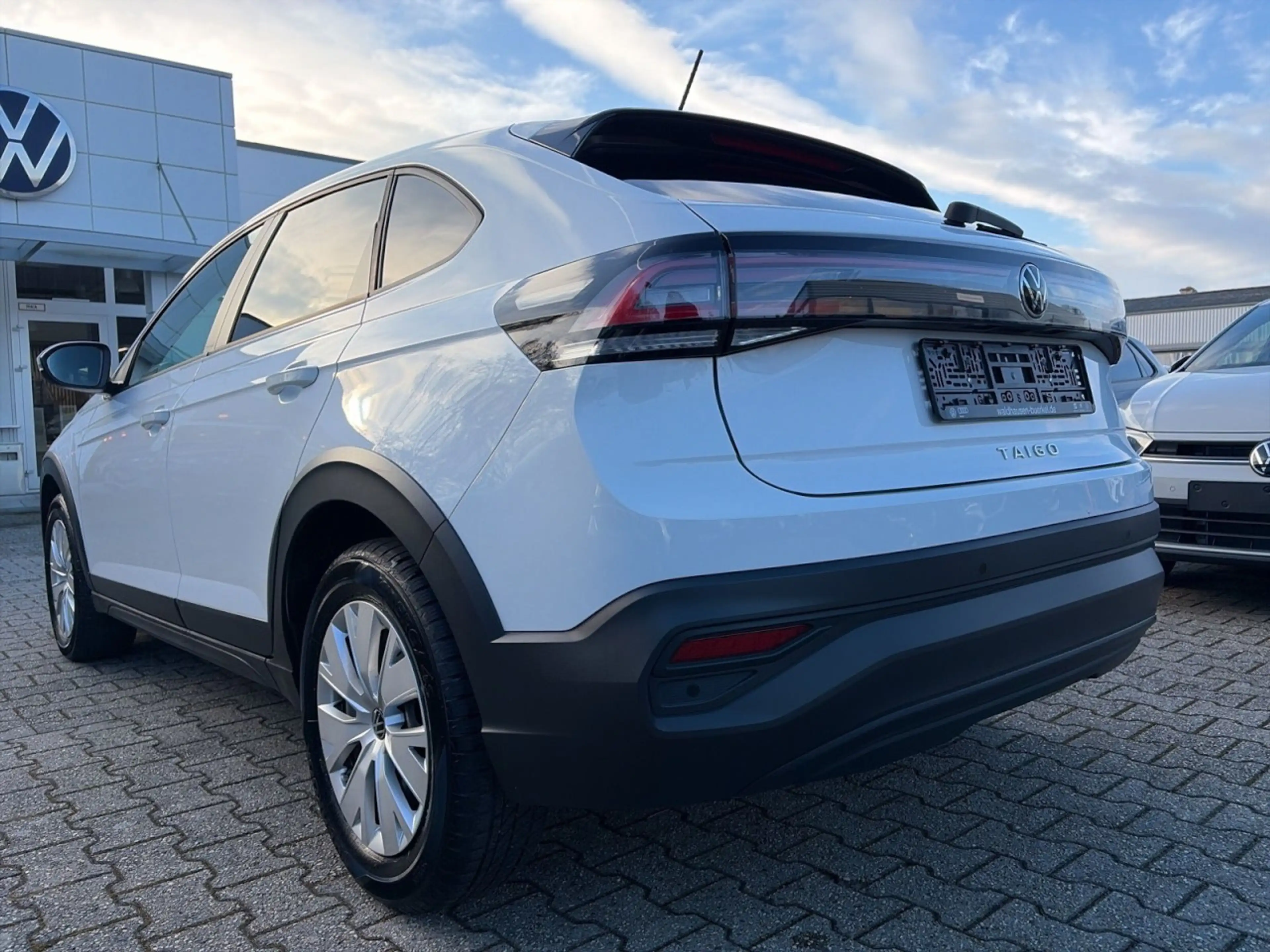 Volkswagen Taigo 1.0 TSI LED+Ganzjahresreifen Klima Einparkhilfe — photo 2