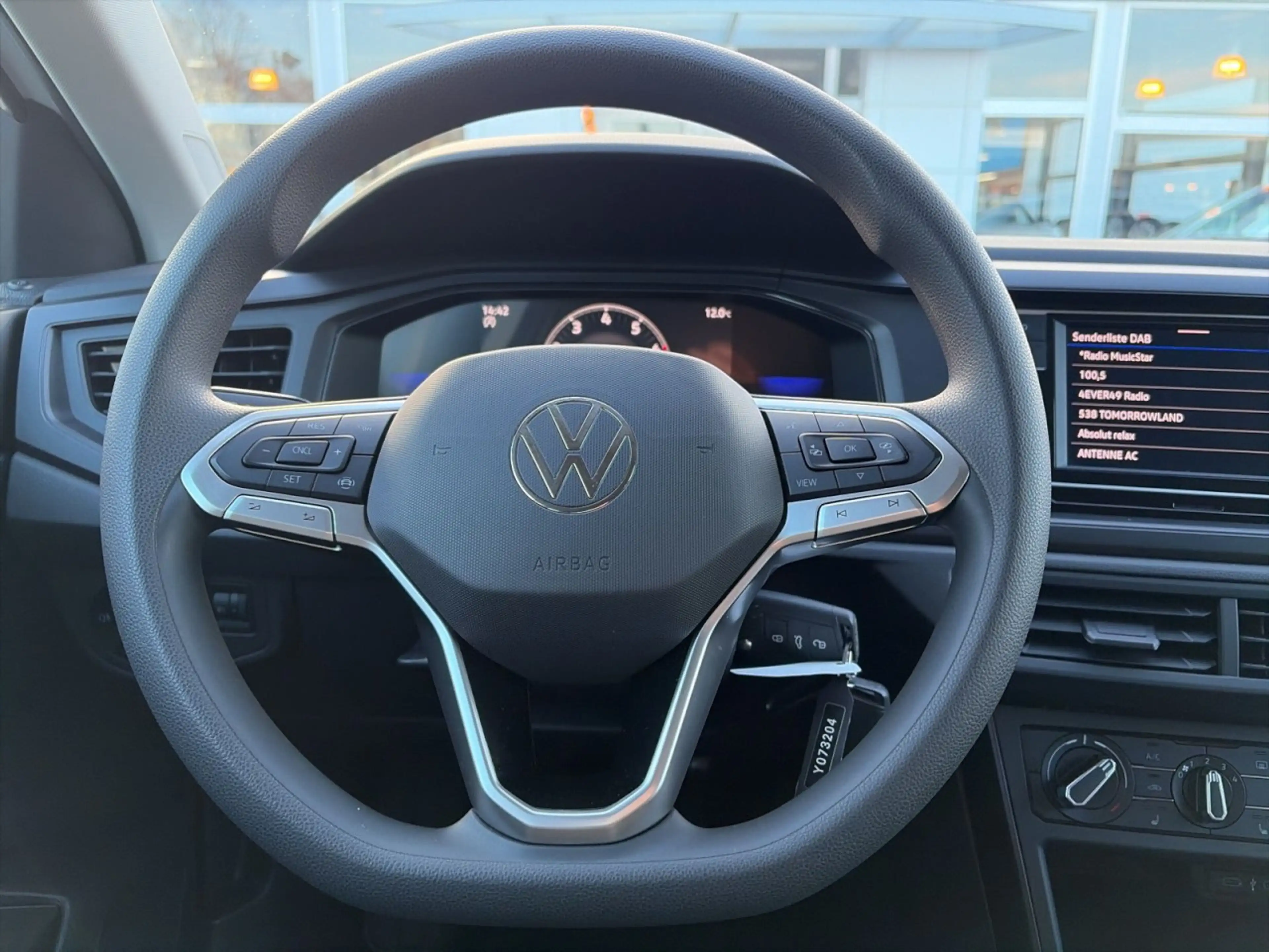 Volkswagen Taigo 1.0 TSI LED+Ganzjahresreifen Klima Einparkhilfe — photo 10