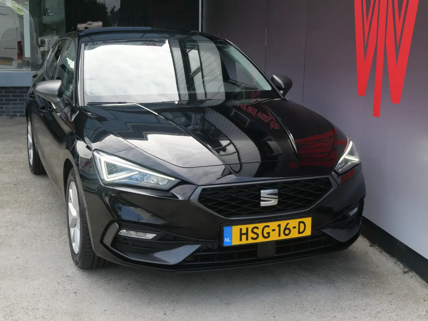 SEAT Leon 1.0 TSI FR INTENSE | ADAPT CRUISE | LED | CARPLAY Zwart - 2