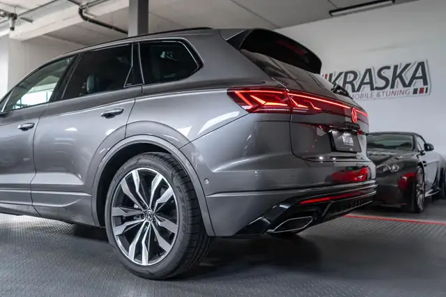 Volkswagen Touareg view 14