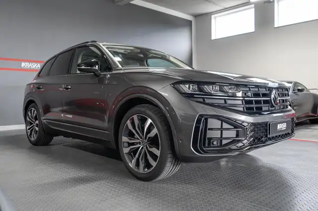 Volkswagen Touareg view 7