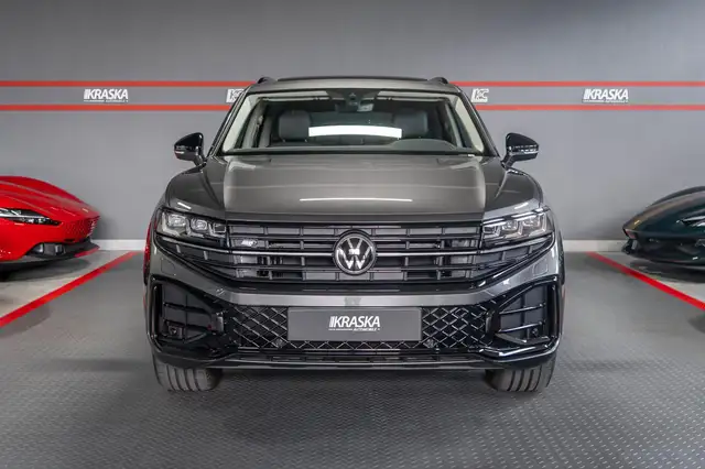 Volkswagen Touareg view 6