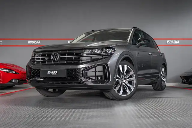 Volkswagen Touareg view 2