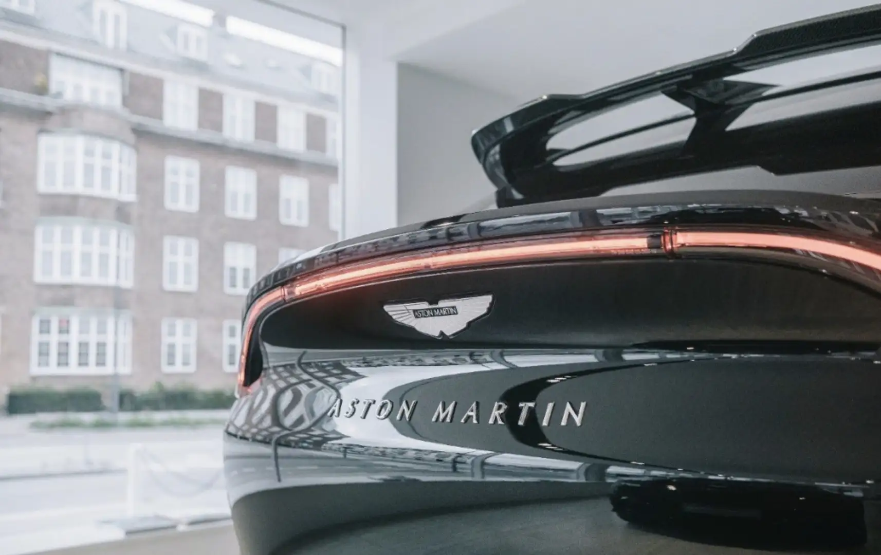 Aston Martin DBX Todoterreno Automático de 5 Puertas Gris - 1