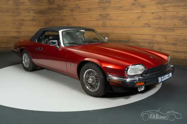 Jaguar XJS view 3