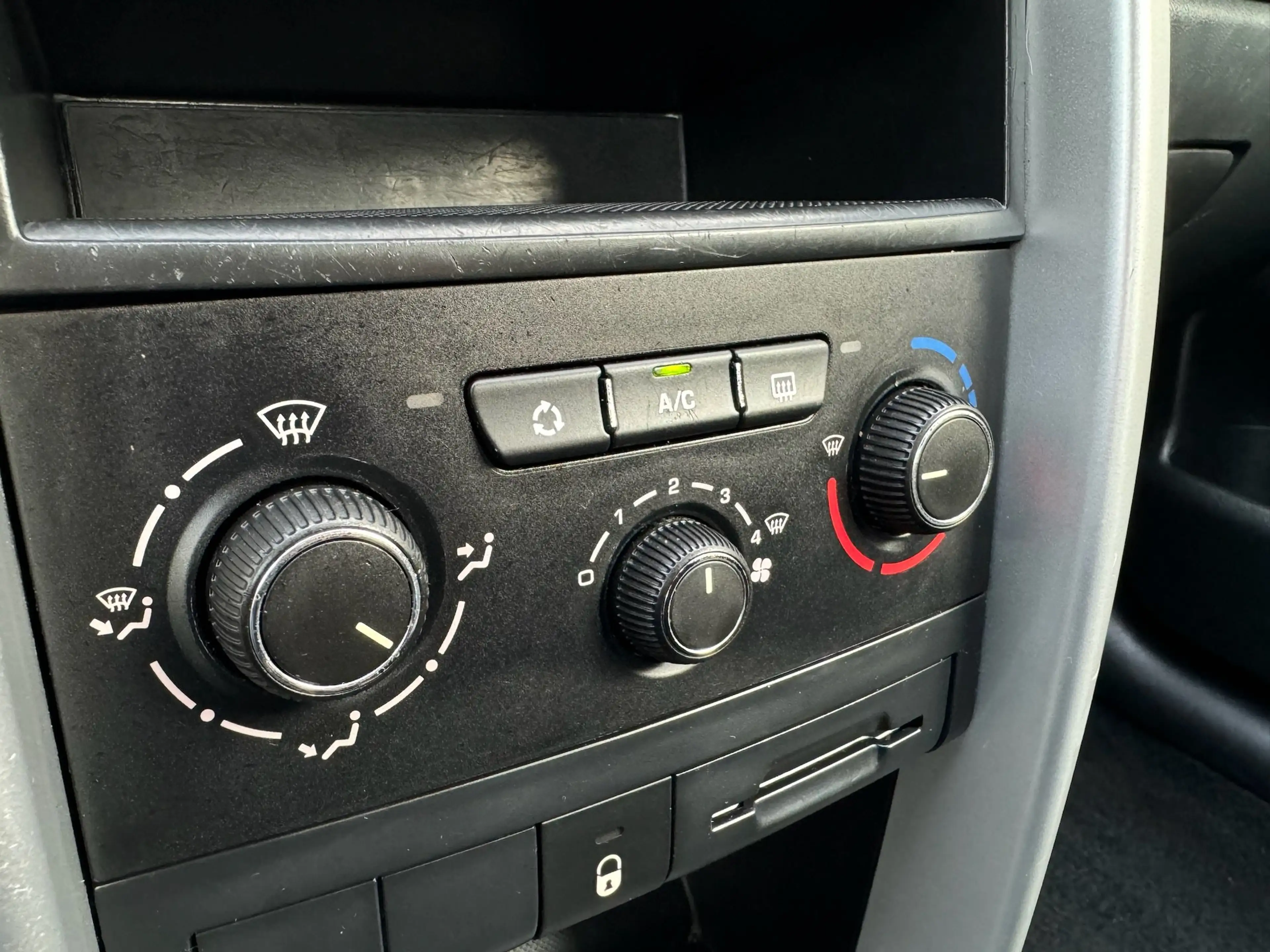 Peugeot 207 + 1.4 Hdi 99.500Km / Clim/ V.E/ V.C./ GAR12 M — photo 11