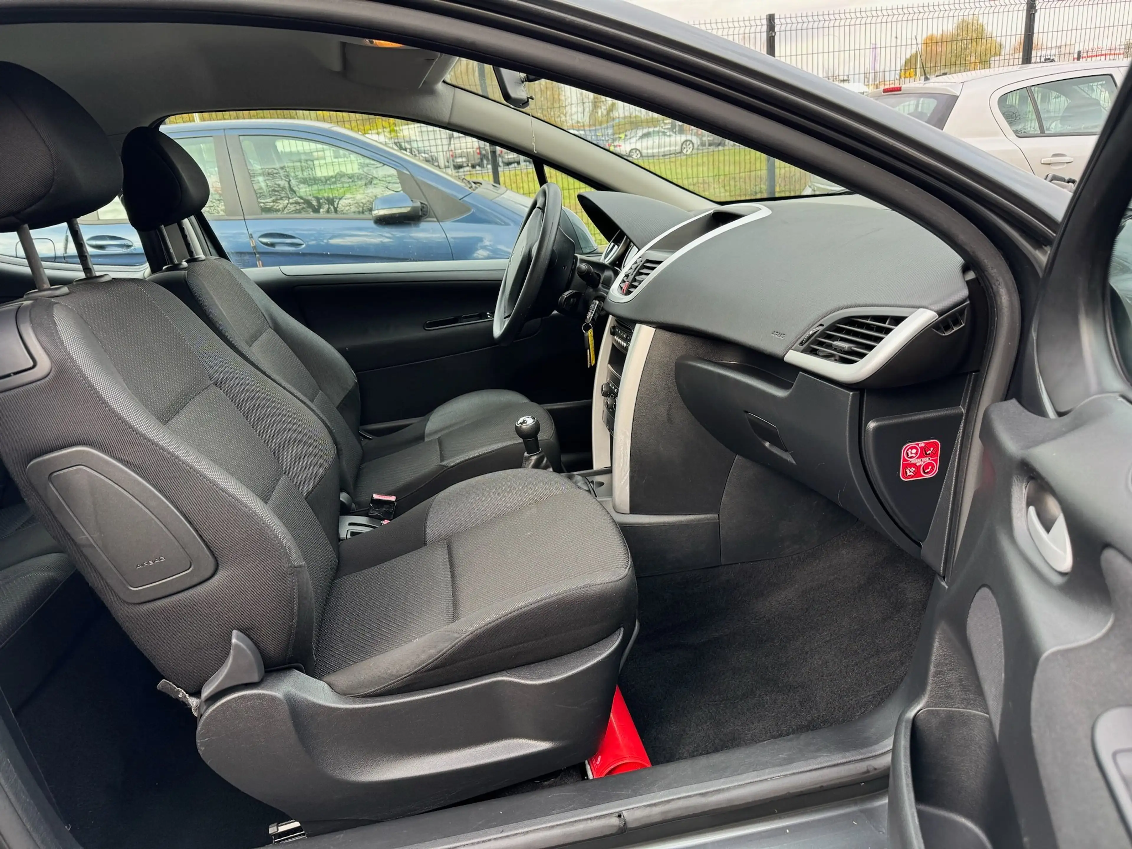 Peugeot 207 + 1.4 Hdi 99.500Km / Clim/ V.E/ V.C./ GAR12 M — photo 7